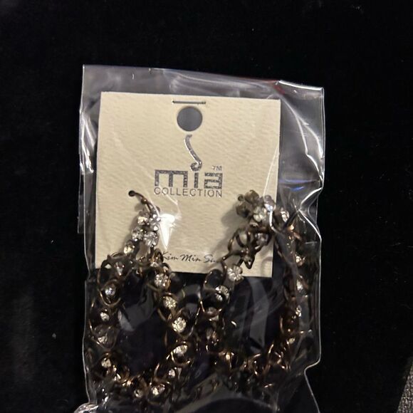 NWT Mai collection Tear Drop metal and rhinestone earrings hook earrings - Picture 8 of 9